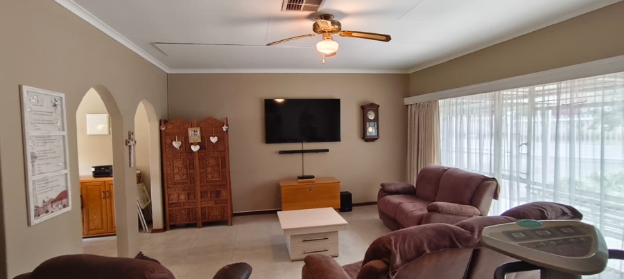 5 Bedroom Property for Sale in Pellissier Free State